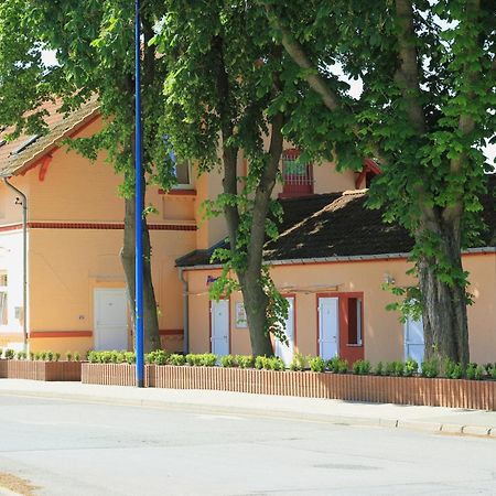 Pension Am Ostbahnhof โกทา ภายนอก รูปภาพ