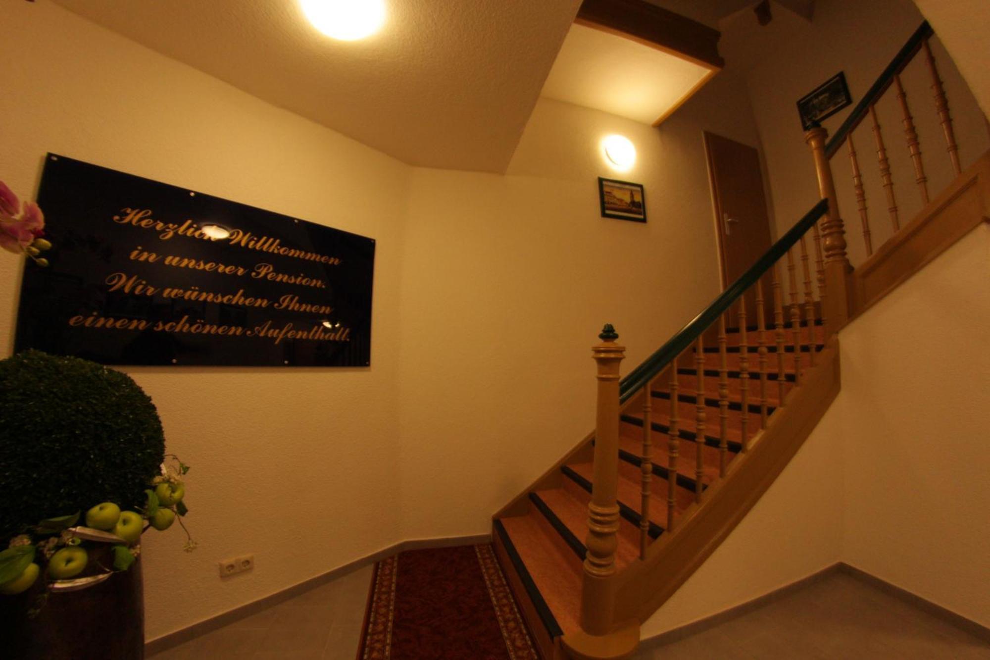 Pension Am Ostbahnhof โกทา ภายนอก รูปภาพ